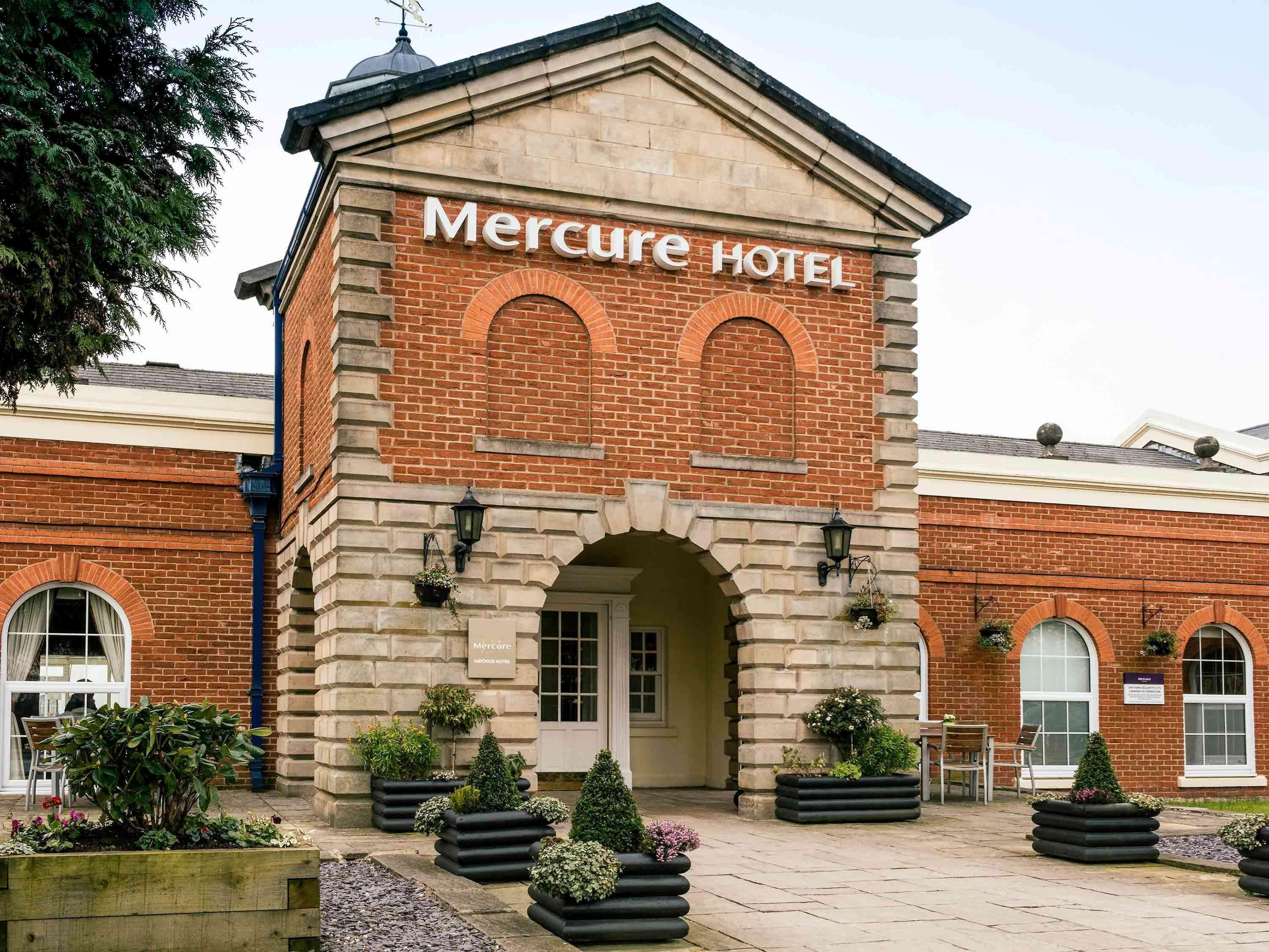 Mercure Haydock Hotel Exterior photo